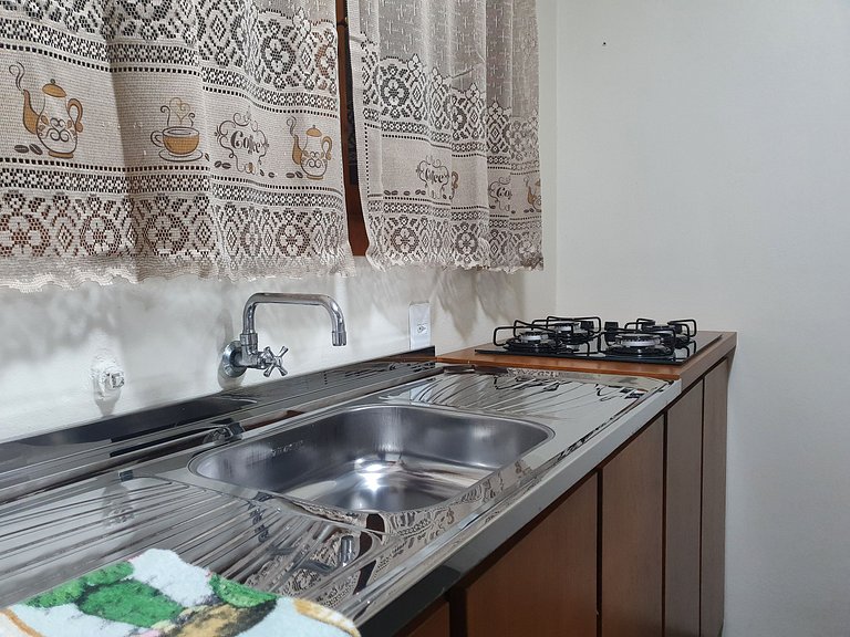 Apto 02 quartos no Centro de Gramado