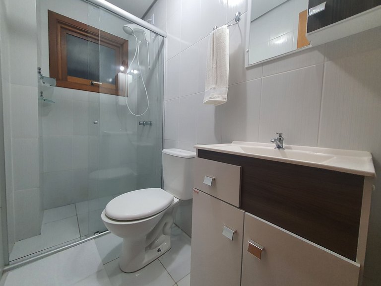 Apto 02 quartos no Centro de Gramado