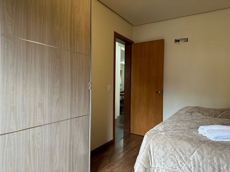 Amplo Apto Poucos passos da Rua Coberta Gramado