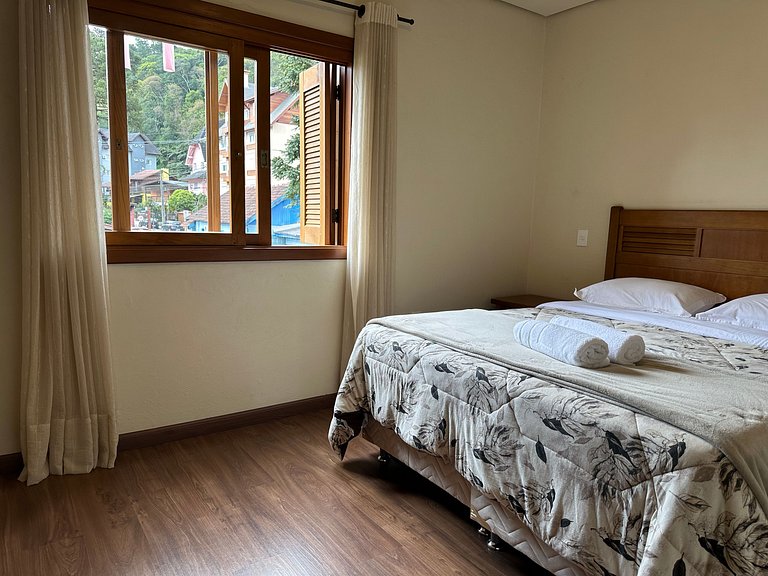 Amplo Apto Poucos passos da Rua Coberta Gramado