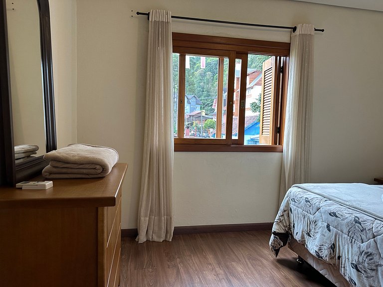 Amplo Apto Poucos passos da Rua Coberta Gramado