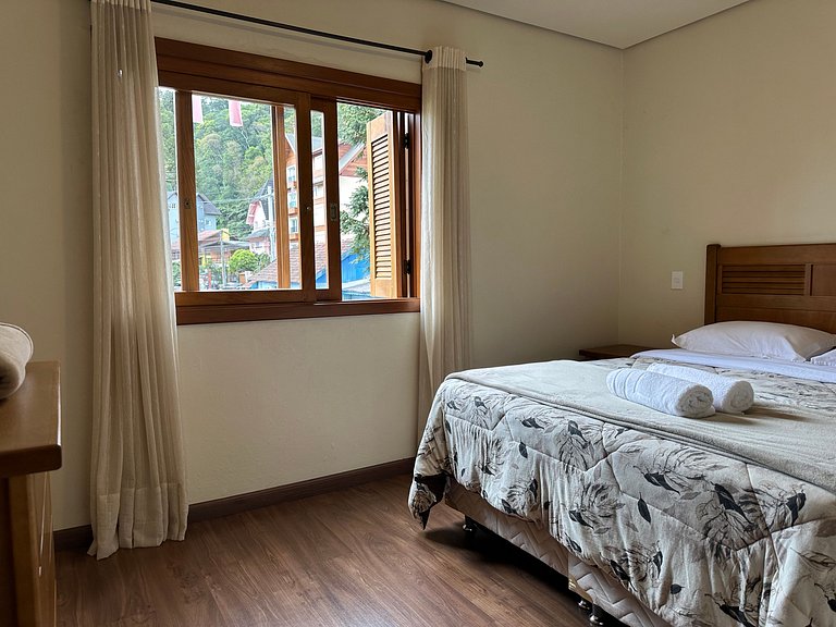 Amplo Apto Poucos passos da Rua Coberta Gramado