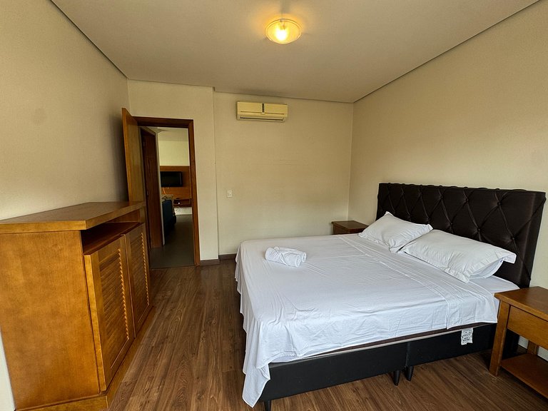 Apto 02 quartos no Centro de Gramado