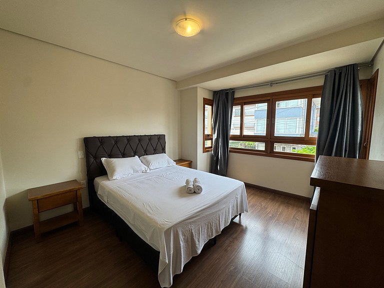 Apto 02 quartos no Centro de Gramado