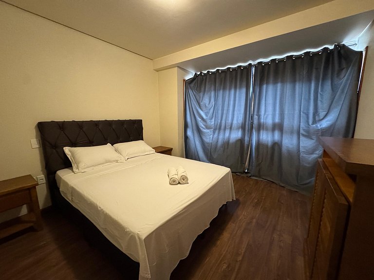 Apto 02 quartos no Centro de Gramado