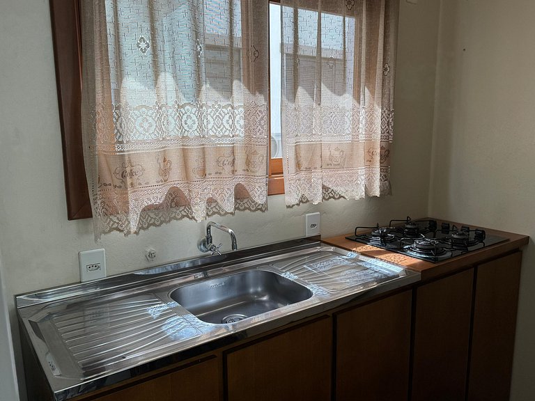 Apto 02 quartos no Centro de Gramado