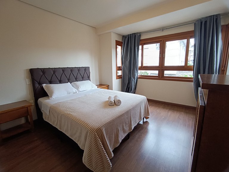 Apto 02 quartos no Centro de Gramado