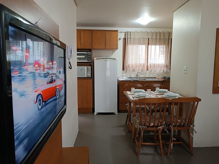 Apto 02 quartos no Centro de Gramado