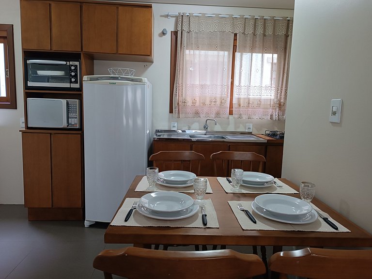 Apto 02 quartos no Centro de Gramado