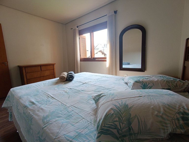 Amplo Apto Poucos passos da Rua Coberta Gramado