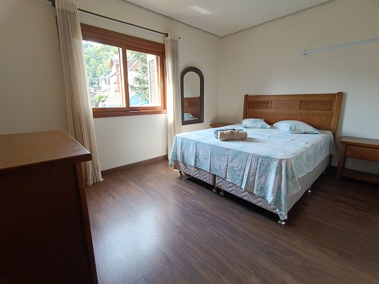 Amplo Apto Poucos passos da Rua Coberta Gramado