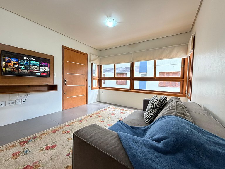 Amplo Apto Poucos passos da Rua Coberta Gramado