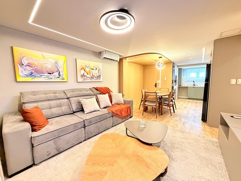 Ape incrivel ao lado Igreja Matriz Centro Gramado