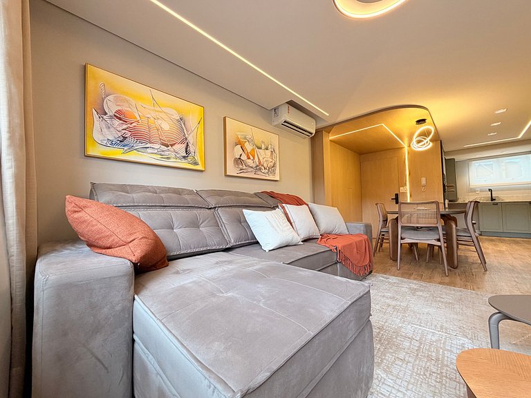 Ape incrivel ao lado Igreja Matriz Centro Gramado