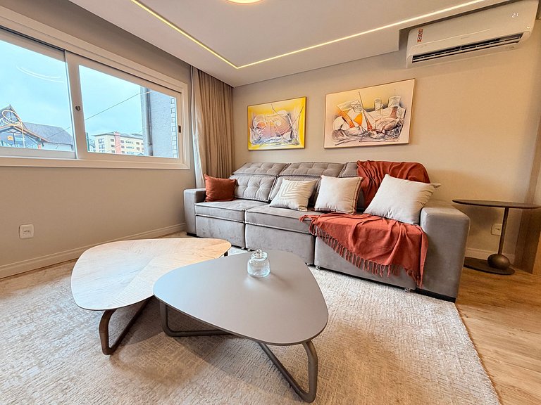 Ape incrivel ao lado Igreja Matriz Centro Gramado