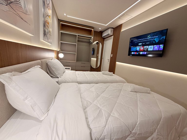 Ape incrivel ao lado Igreja Matriz Centro Gramado