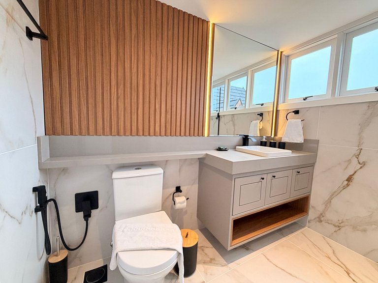 Ape incrivel ao lado Igreja Matriz Centro Gramado