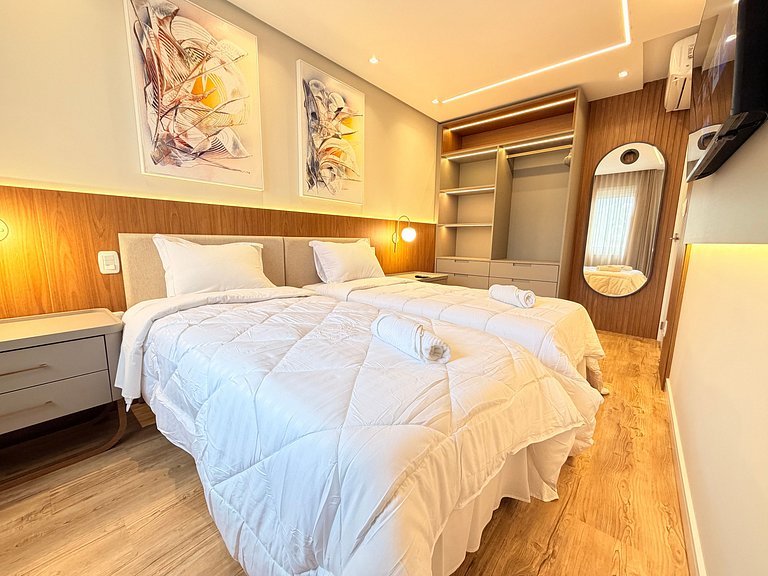 Ape incrivel ao lado Igreja Matriz Centro Gramado