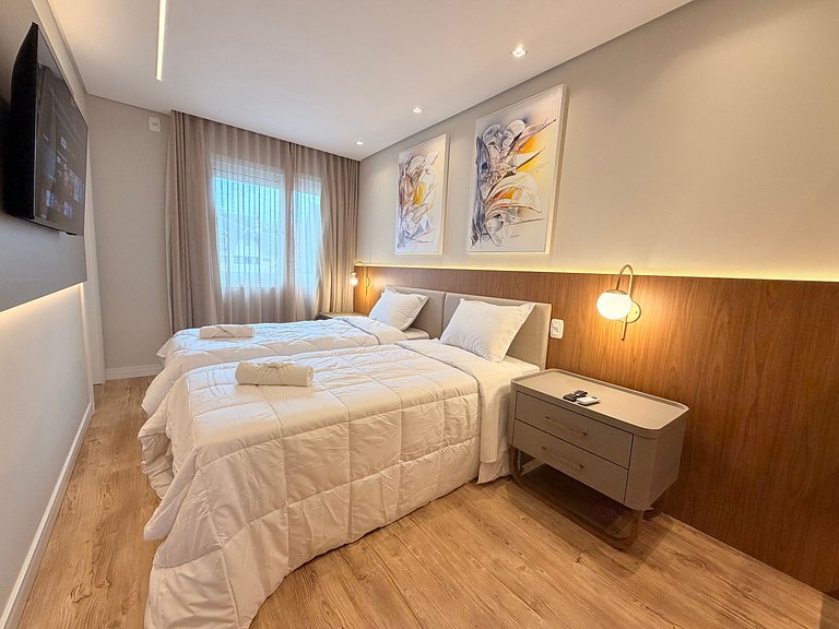 Ape incrivel ao lado Igreja Matriz Centro Gramado