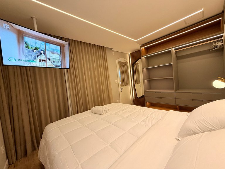 Ape incrivel ao lado Igreja Matriz Centro Gramado