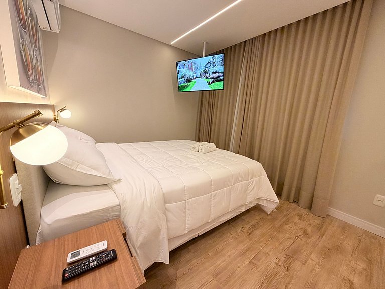 Ape incrivel ao lado Igreja Matriz Centro Gramado