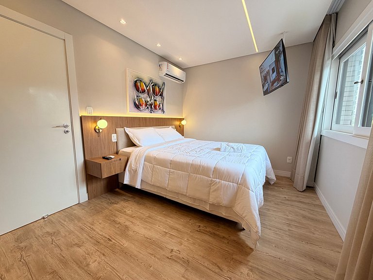 Ape incrivel ao lado Igreja Matriz Centro Gramado