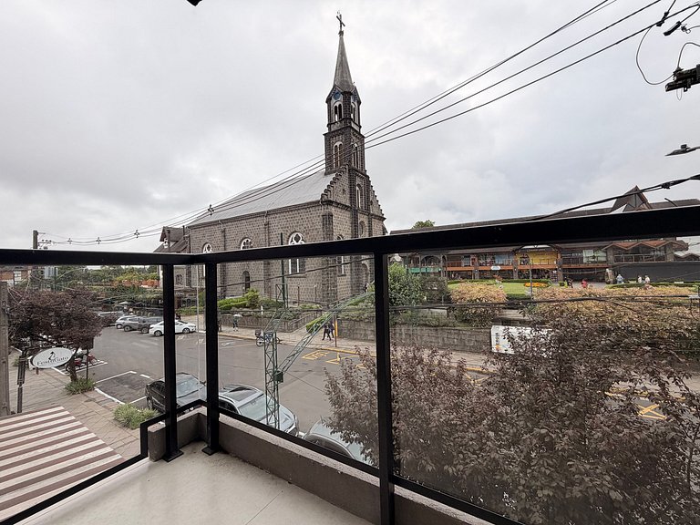 Ape incrivel ao lado Igreja Matriz Centro Gramado