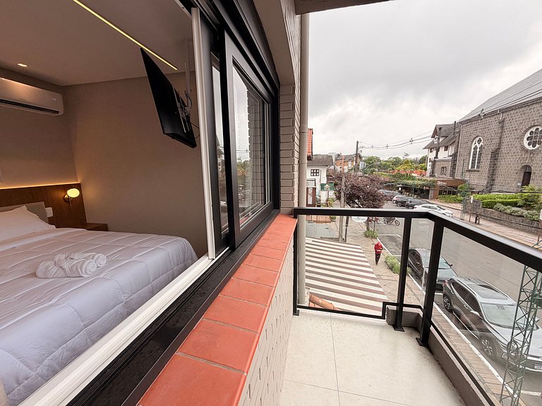 Ape incrivel ao lado Igreja Matriz Centro Gramado