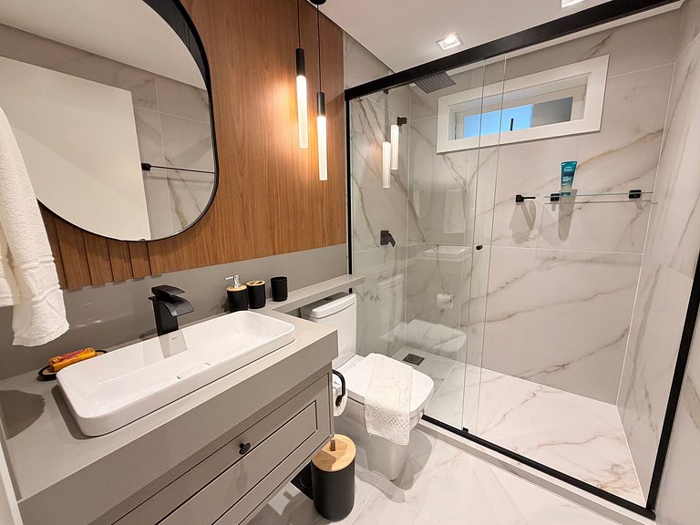 Ape incrivel ao lado Igreja Matriz Centro Gramado