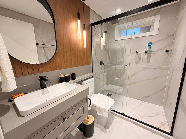 Ape incrivel ao lado Igreja Matriz Centro Gramado