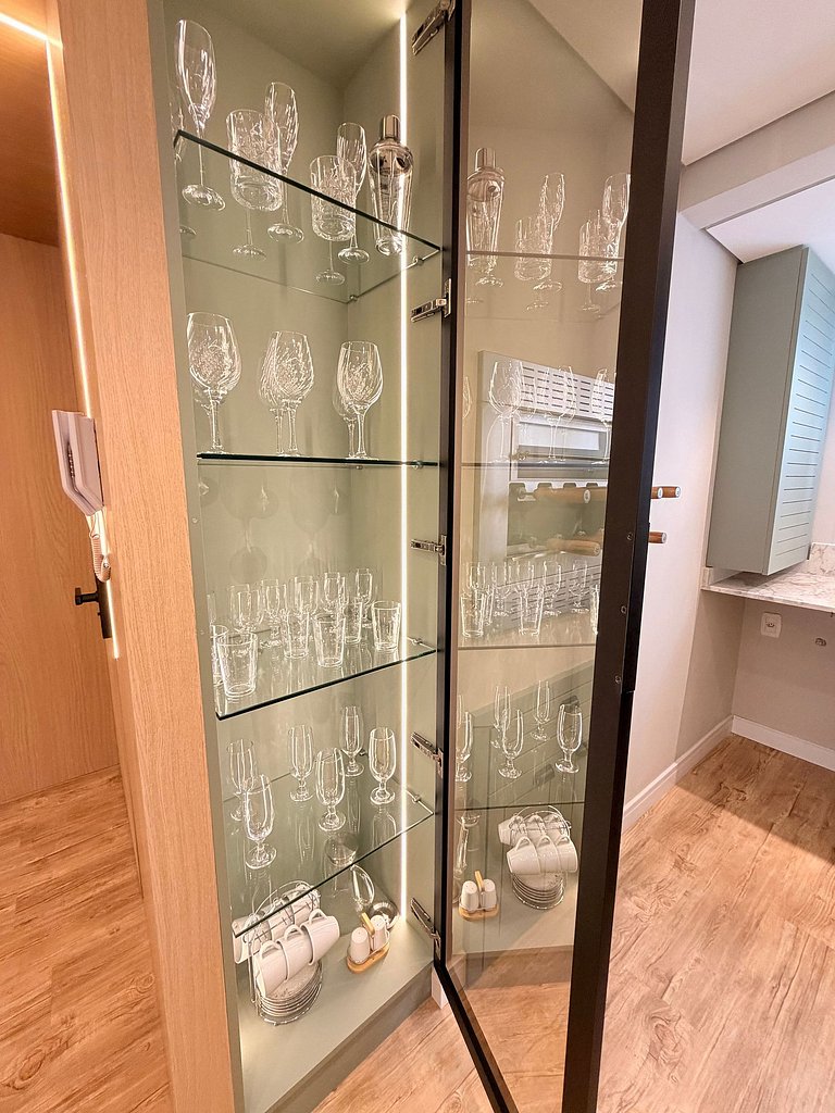 Ape incrivel ao lado Igreja Matriz Centro Gramado