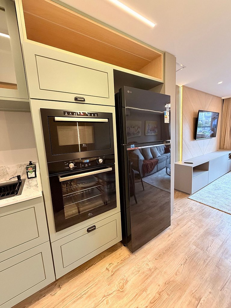 Ape incrivel ao lado Igreja Matriz Centro Gramado