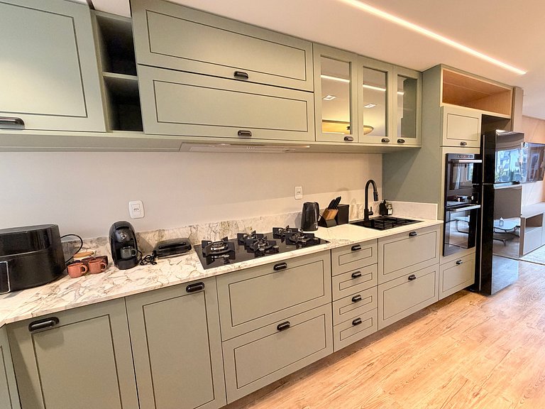 Ape incrivel ao lado Igreja Matriz Centro Gramado