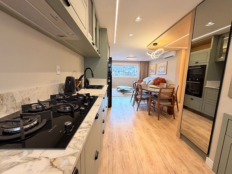 Ape incrivel ao lado Igreja Matriz Centro Gramado