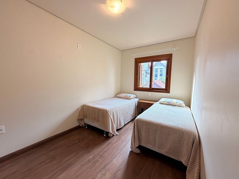 Amplo Apto Poucos passos da Rua Coberta Gramado