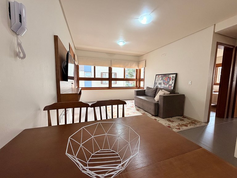 Amplo Apto Poucos passos da Rua Coberta Gramado