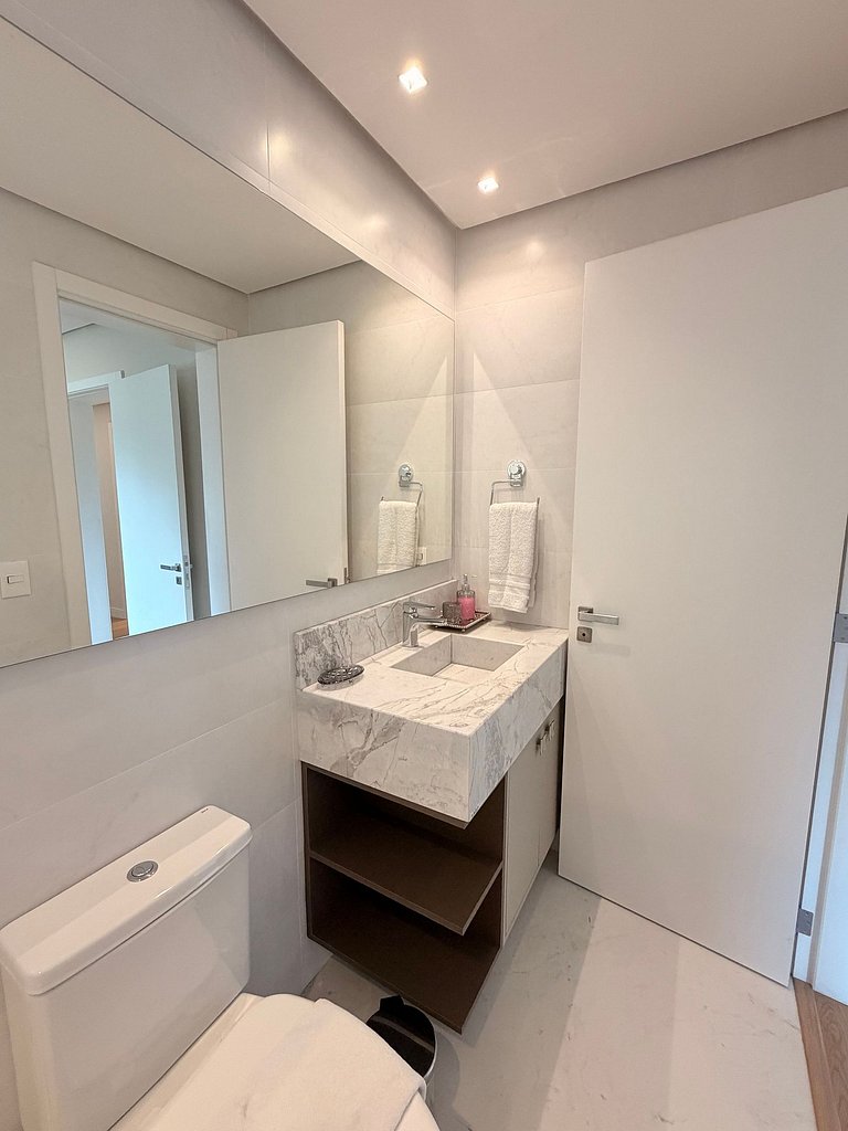 Apartamento frente Av Osvaldo Aranha Centro Canela